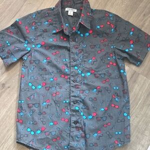 3/$15🌟 Gray Shirt with Red and Blue Glasses Print